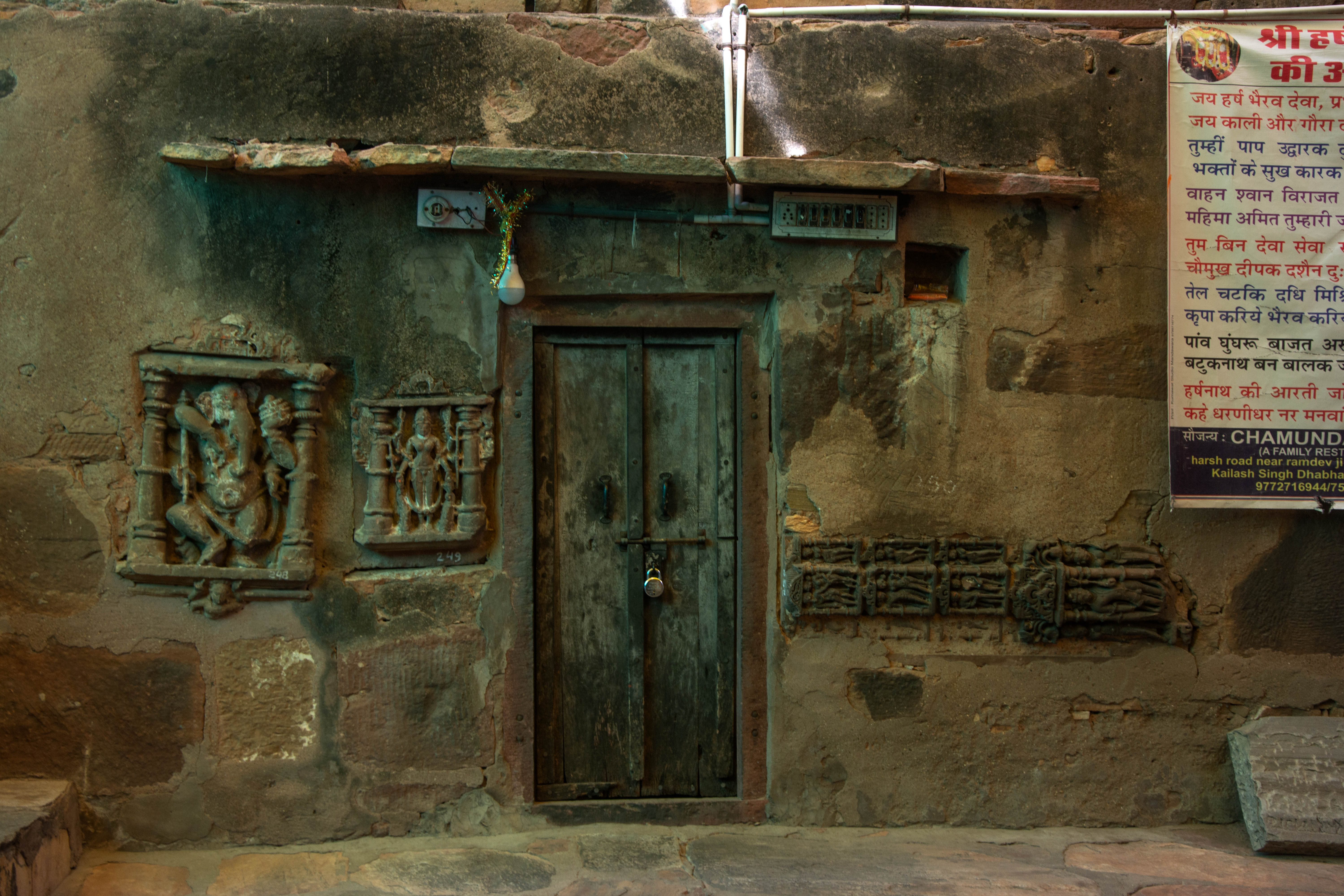 Two separate devakostha niches are present. The larger one houses Ganesha, while the smaller one houses Parvati. The depiction of Ganesha features him dancing and holding a goad, a vessel of sweets, among other items. Parvati is standing erect in sambhanga with a jata-mukuta. The depiction shows her with six arms, each holding a trident, akshayamala, spear, etc.