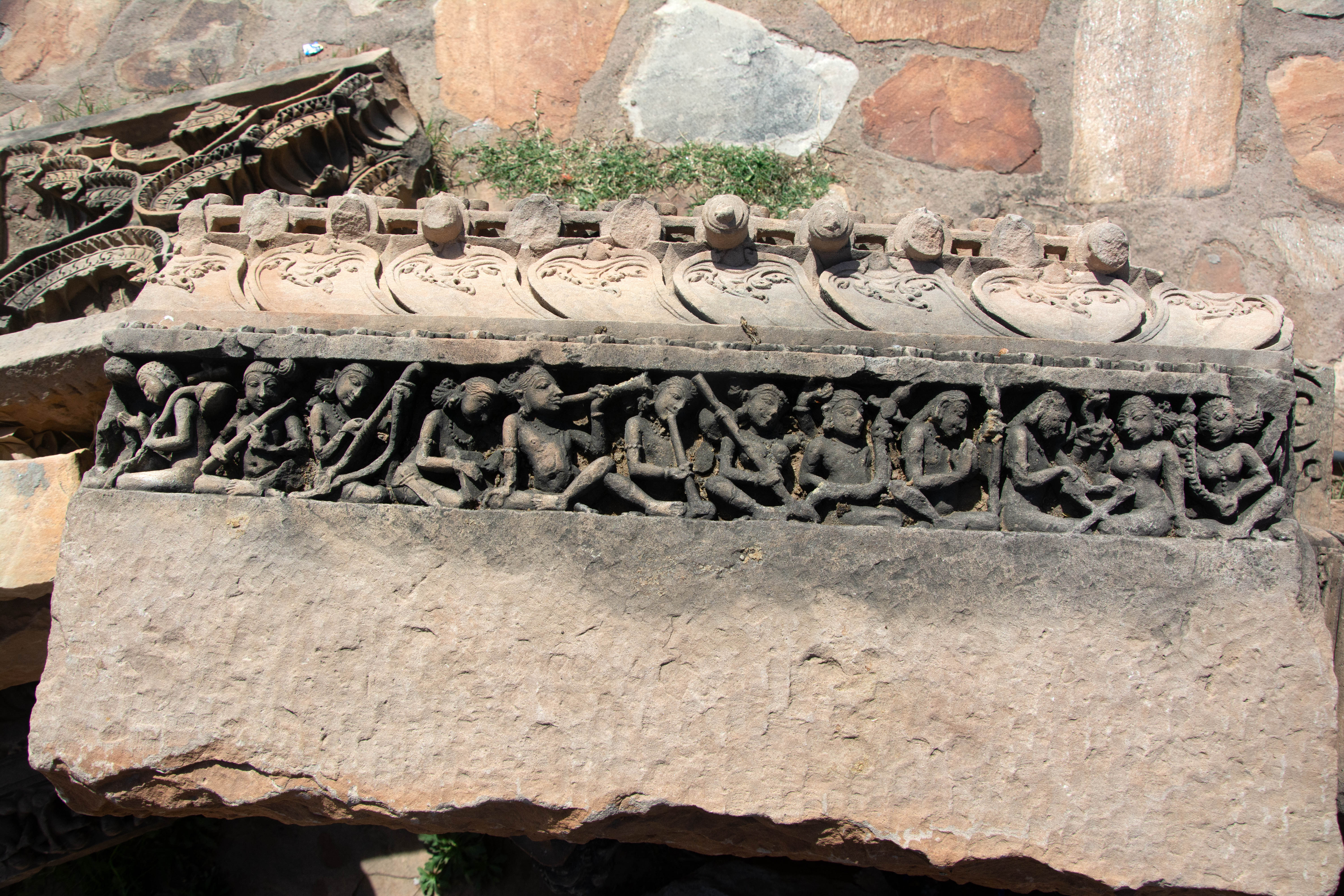 This intriguing fragment depicts a senior ascetic, likely a Shaiva ascetic, positioned in the extreme right corner, delivering a sermon to a lady. To his left, there appears to be a disciple showing reverence for his guru. Following them, there is a series of garland bearers and musicians facing the venerable guru.