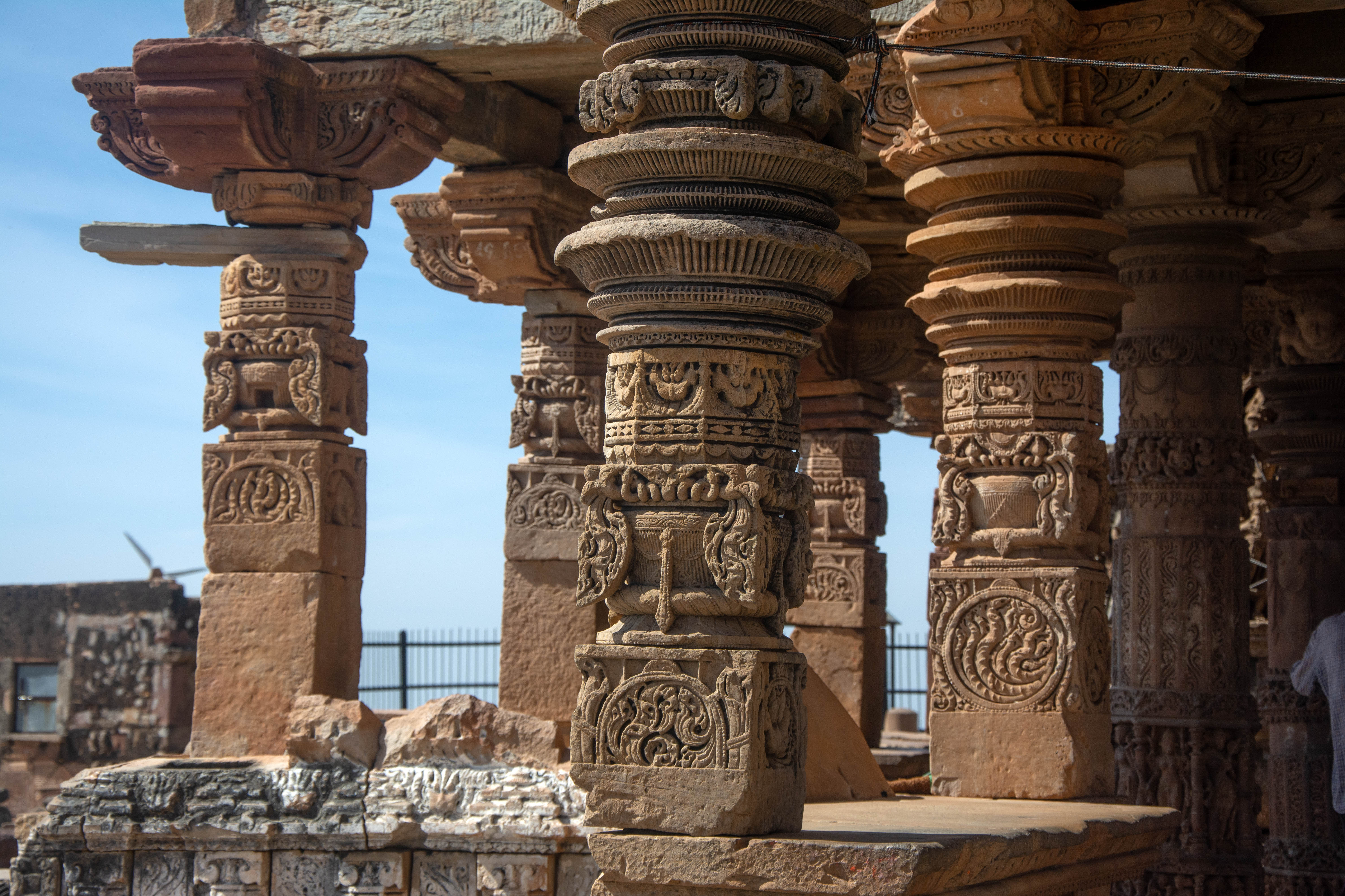 The Harshnath Temple features ghata-pallava pillars above the kakshasana and vedika of the mandapa and porch. The pillars display exceptional craftsmanship.