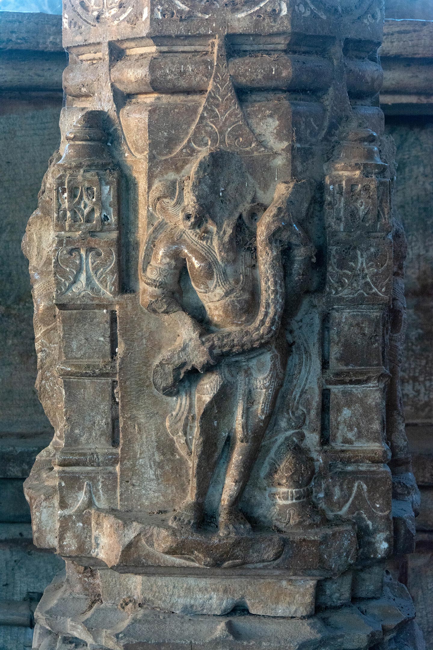 Image 6: A heavily bejewelled royal figure holding a garland is depicted on one of the pillars of the mahamandapa (pillared hall). While one might speculate that this figure could be representing the patron king, Vigraharaja IV, there's no conclusive evidence to support this theory.