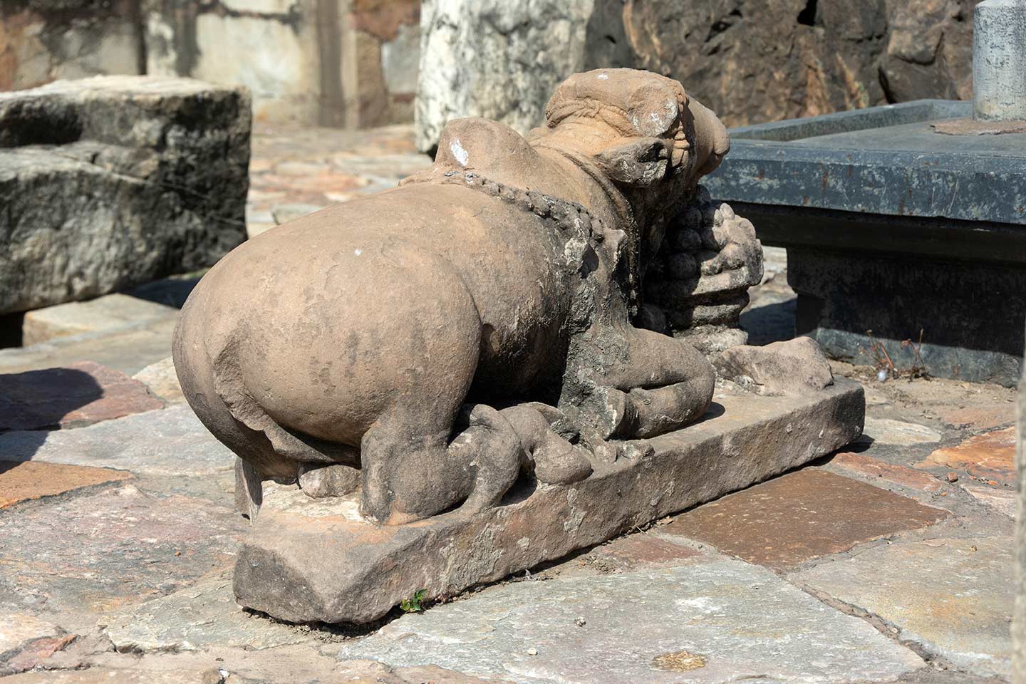 A loose and damaged sculpture of Nandi was found in the vicinity of the Neelkanth Mahadev Temple. Given the dedication of the central shrine in Neelkanth Mahadev Temple to Shiva, the presence of this Nandi sculpture is noteworthy. Though the original location of this sculpture is unknown, it is believed to have been inside the temple's mandapa (pillared hall).