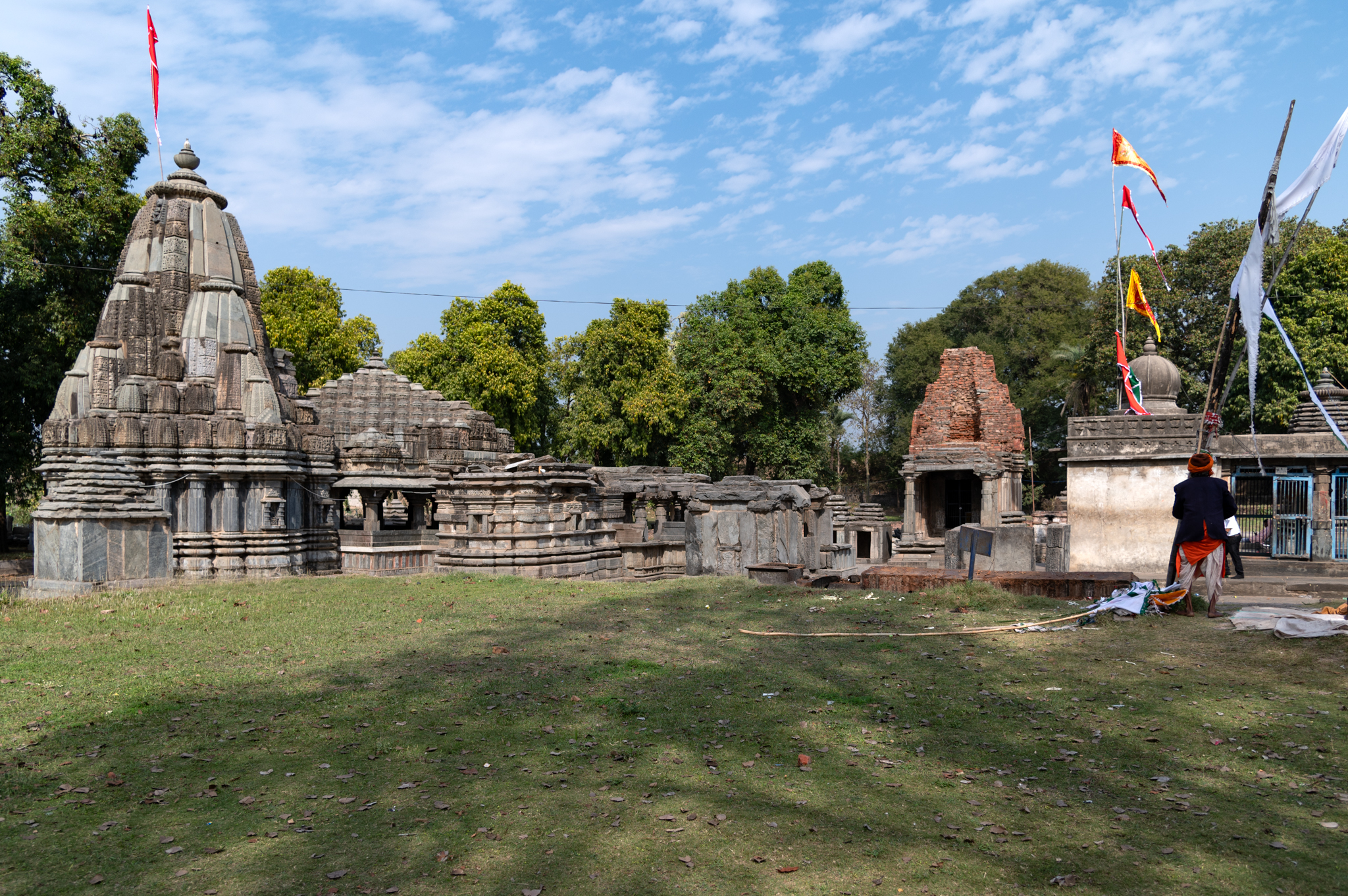 The Hanuman Garhi temple complex is the largest of the structures at Arthuna. It consists of two main temples: the Neelkanth Mahadev and the Hanuman temples. Both are living shrines, along with over a dozen smaller temples. There are also memorial stones and small shrines in this complex. The complex originally had an entrance from the eastern side. Neelkanth Mahadev temple has a shekhari (multi-spire) style shikhara (superstructure), and Shiva temple with Phamsana (stepped pyramidical) shikhara has sculptures on its walls.