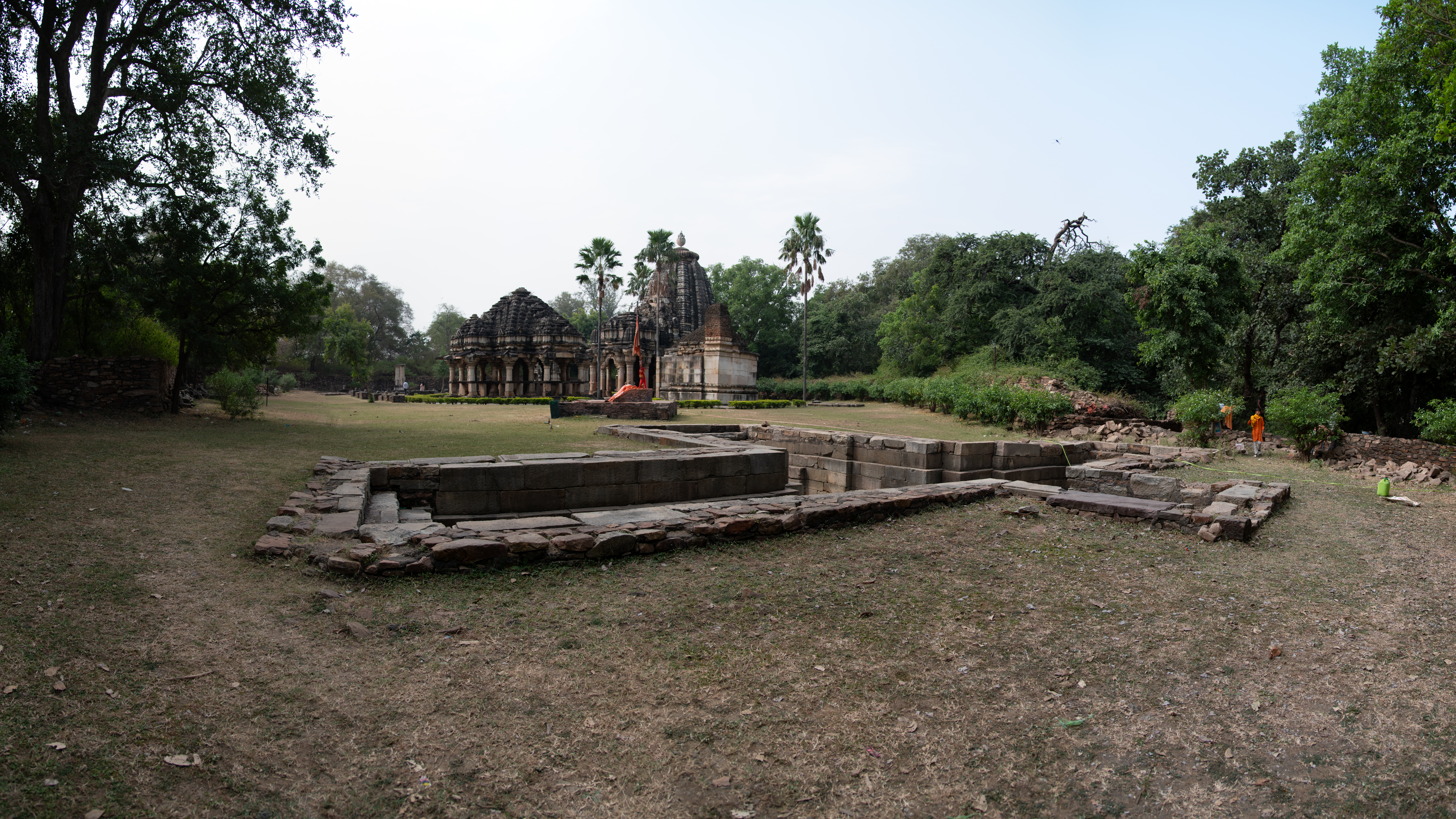 The complex features a kund (water tank) adjacent to the Ganesha Temple. This tank, shaped like a cross, is equipped with steps to reach inside the tank.