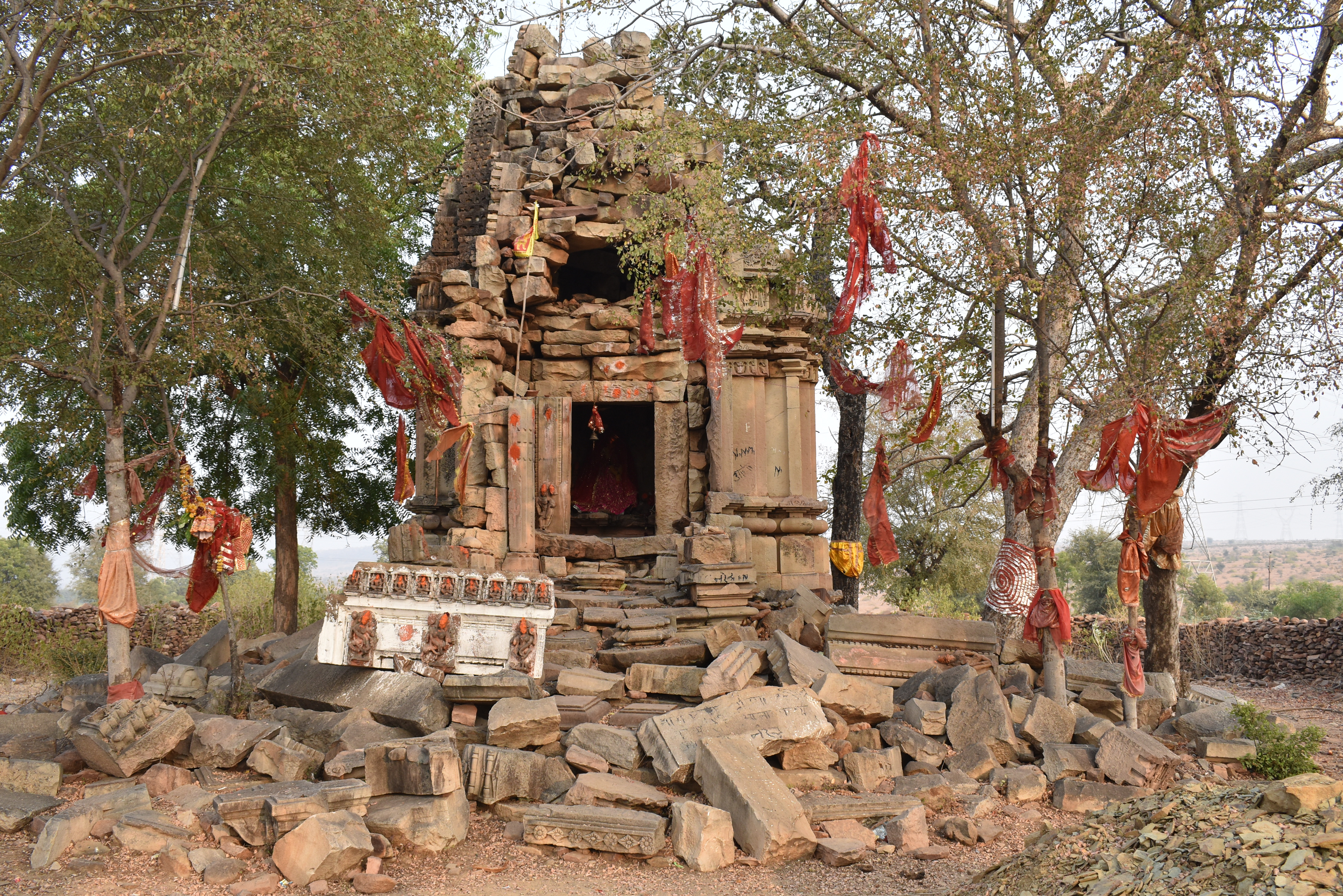 Temple 9 is dedicated to Mahishasuramardini. Presently, the temple is in a dilapidated condition, with many parts of the temple scattered around due to collapses. The temple faces west and comprises a garbhagriha (sanctum sanctorum), antarala (vestibule), and a mukhamandapa (front porch). Unfortunately, the mandapa (pillared hall) and the antarala have collapsed.