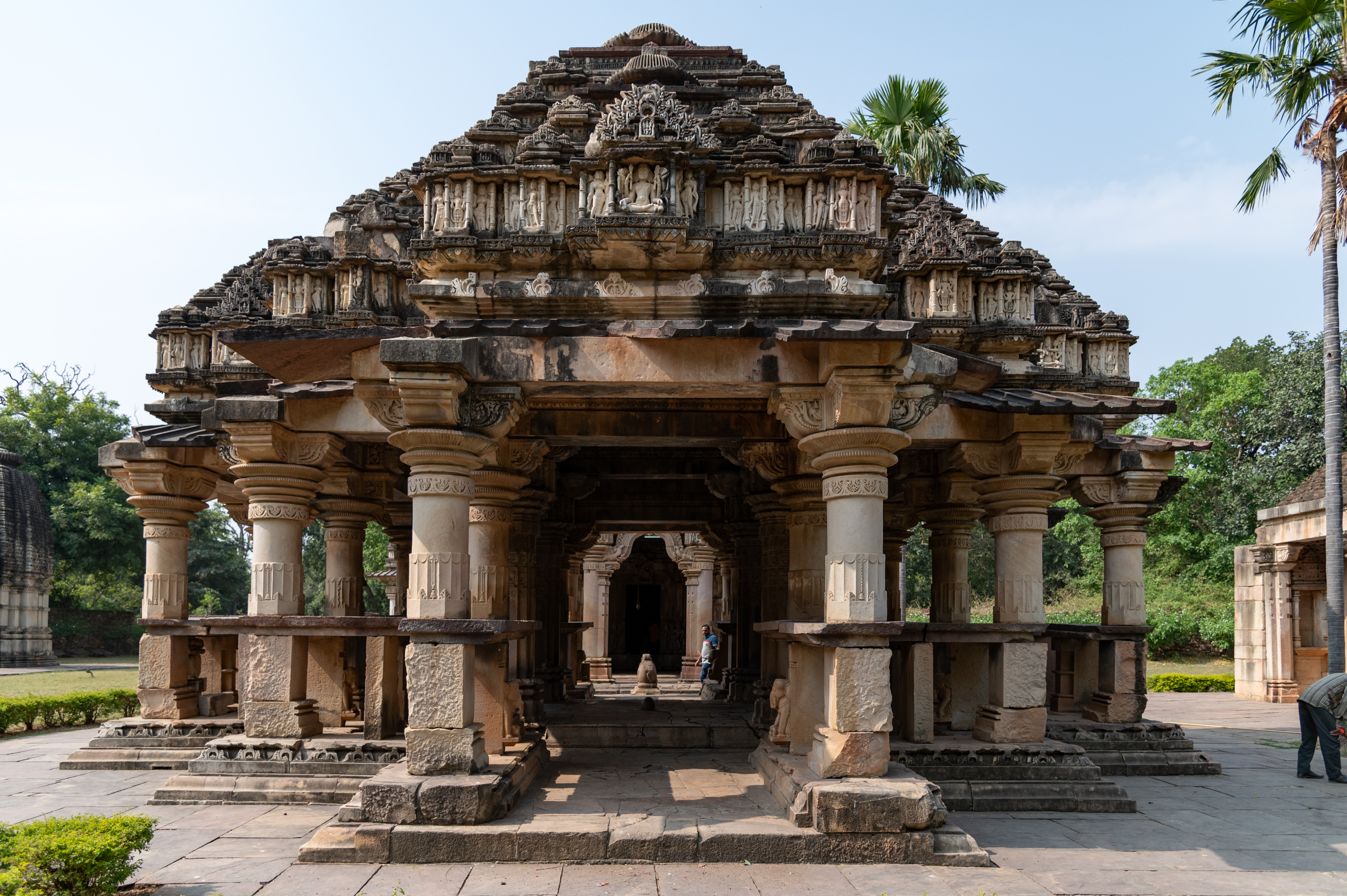 The rangamandapa (an open type of pillared hall used for ceremonial rituals) consists of a large number of heavy, ornately carved pillars that support the ceiling. The mandapa (pillared hall) has small projections and kakshasana (seat backs) on all four sides. The east and west sides of the mandapa are open, allowing entry. A pediment at the base of the pyramidal roof is filled with the figures of gods and goddesses.