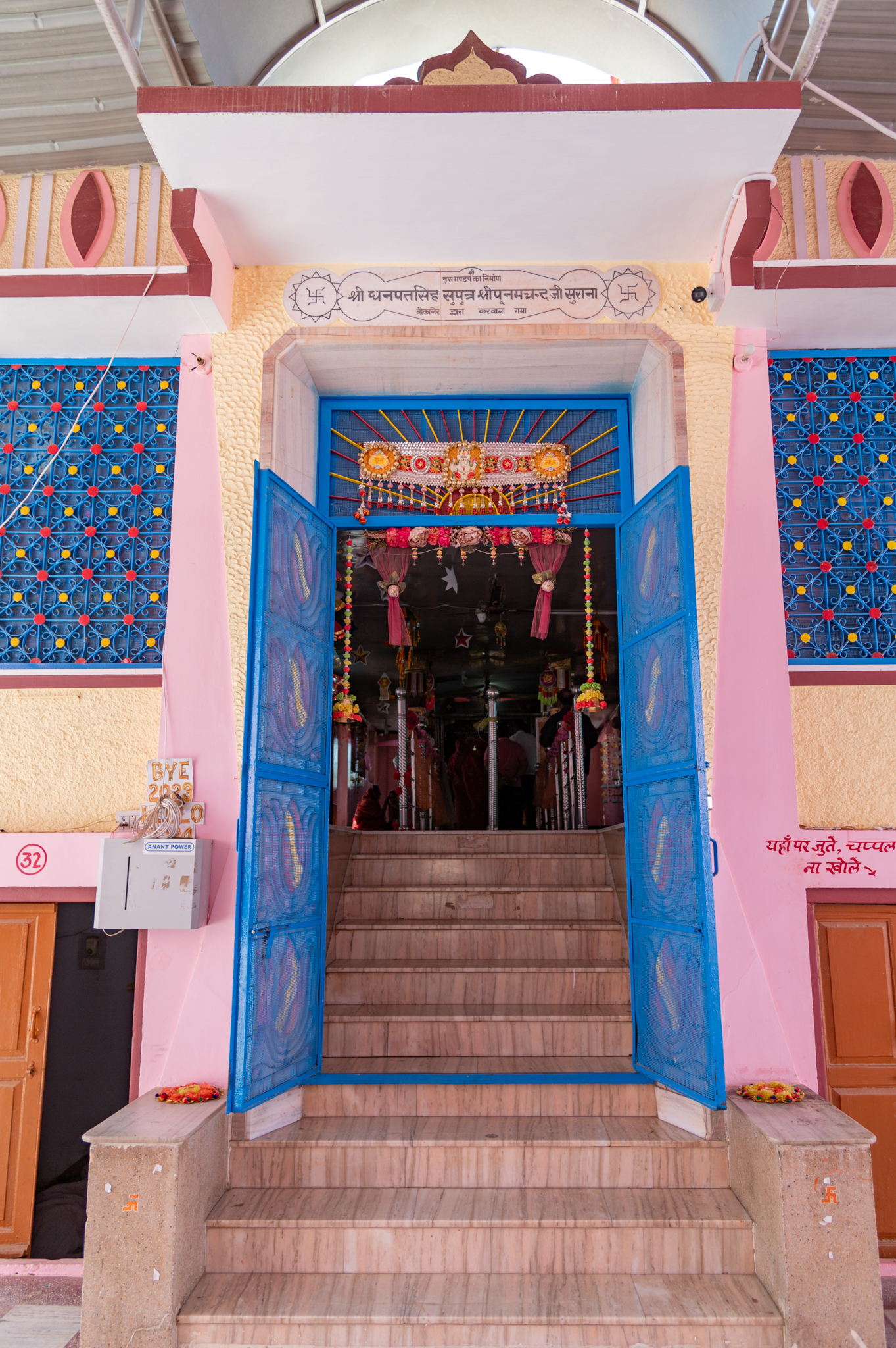 Seen here is the main entrance of the Suswani Mata Temple, which was made from the donation given by Shri Punamchandaji Surana, son of Dhanpatsinha. This mandapa (pillared hall) has been restored several times, the latest one being carried out in the last decade. A plaque providing information of the doner is visible above the main entrance.