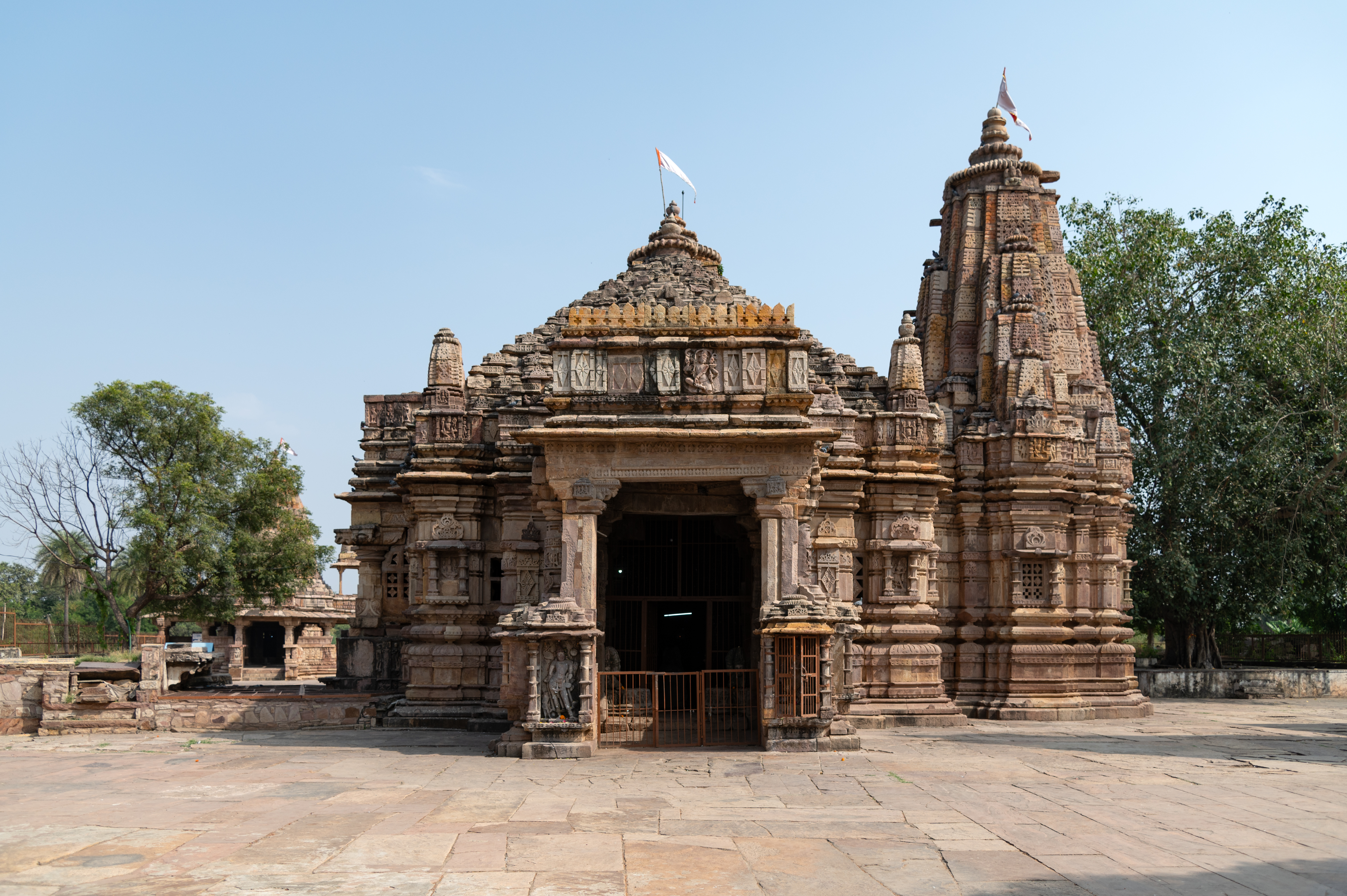 The front view of the Mahakal Temple shows that the temple can be reached from the west. It has a small mukhamandapa (front porch) with a flat roof. The entrance to the mukhamandapa is adorned by sculptures of Ganesha and Bhairava on either side.