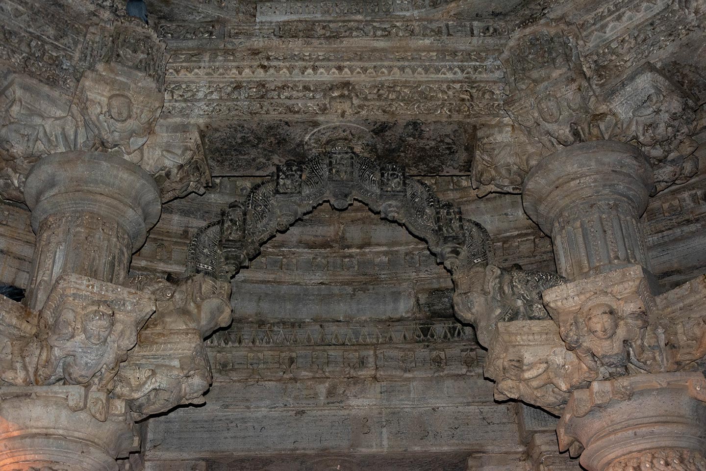 The central hall of the mahamandapa (pillared hall) in the Bisaldeo Temple is embellished with eight beautiful makara toranas (decorative arches or gateways flanked with crocodile-like mythical figures on each end). The toranas (decorative arched gateways) are crafted to give the illusion of doorways suspended by the extended snouts of two makaras (crocodiles) at each end.