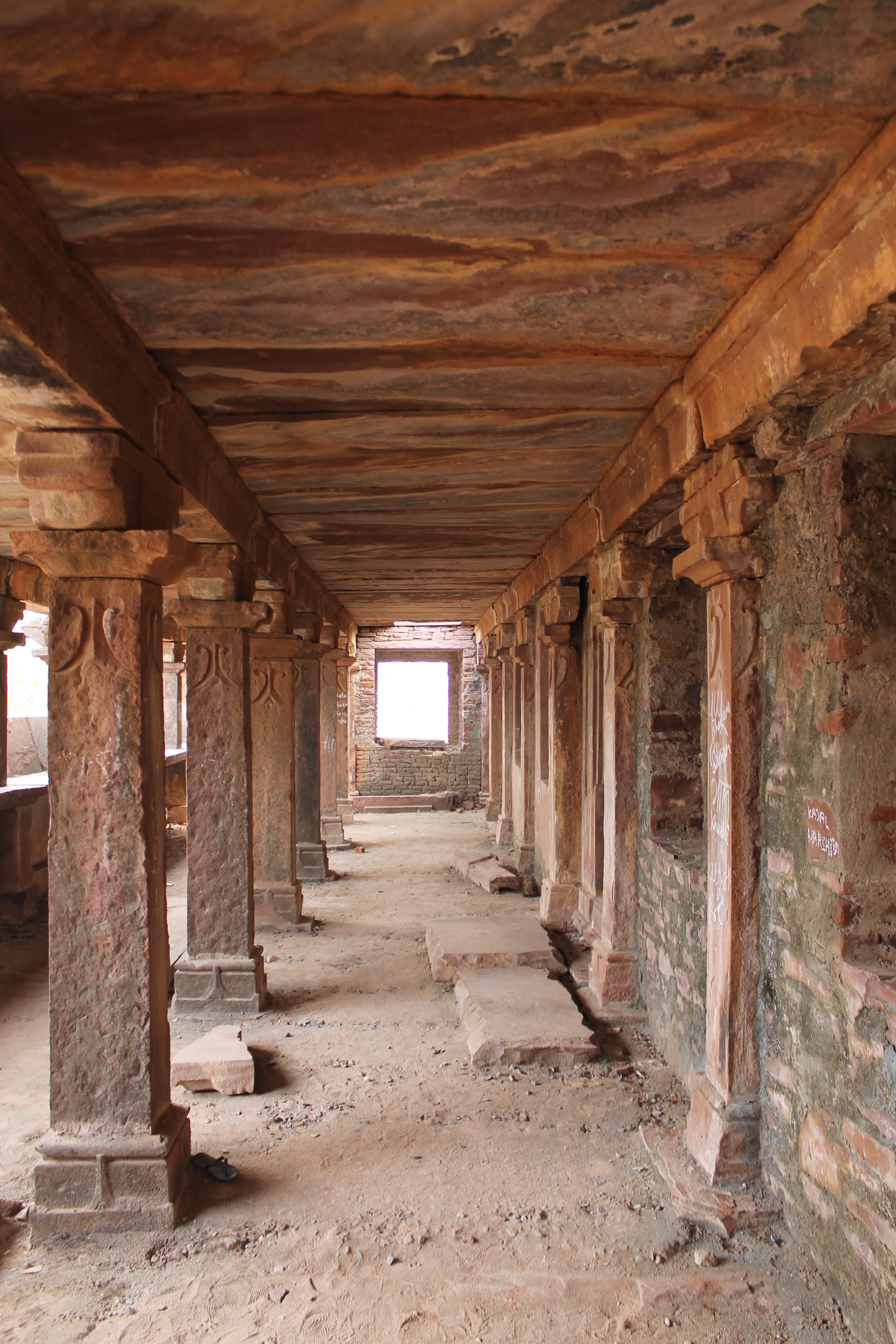 View the colonnade on the upper floor of the matha (monastic or residential) in the Suhaveshwar temple complex. Both its east and west ends connect the colonnade. There are a few rooms on the south side of the floor. This floor is reachable via a staircase, now dilapidated, which is in the eastern corner of the matha.