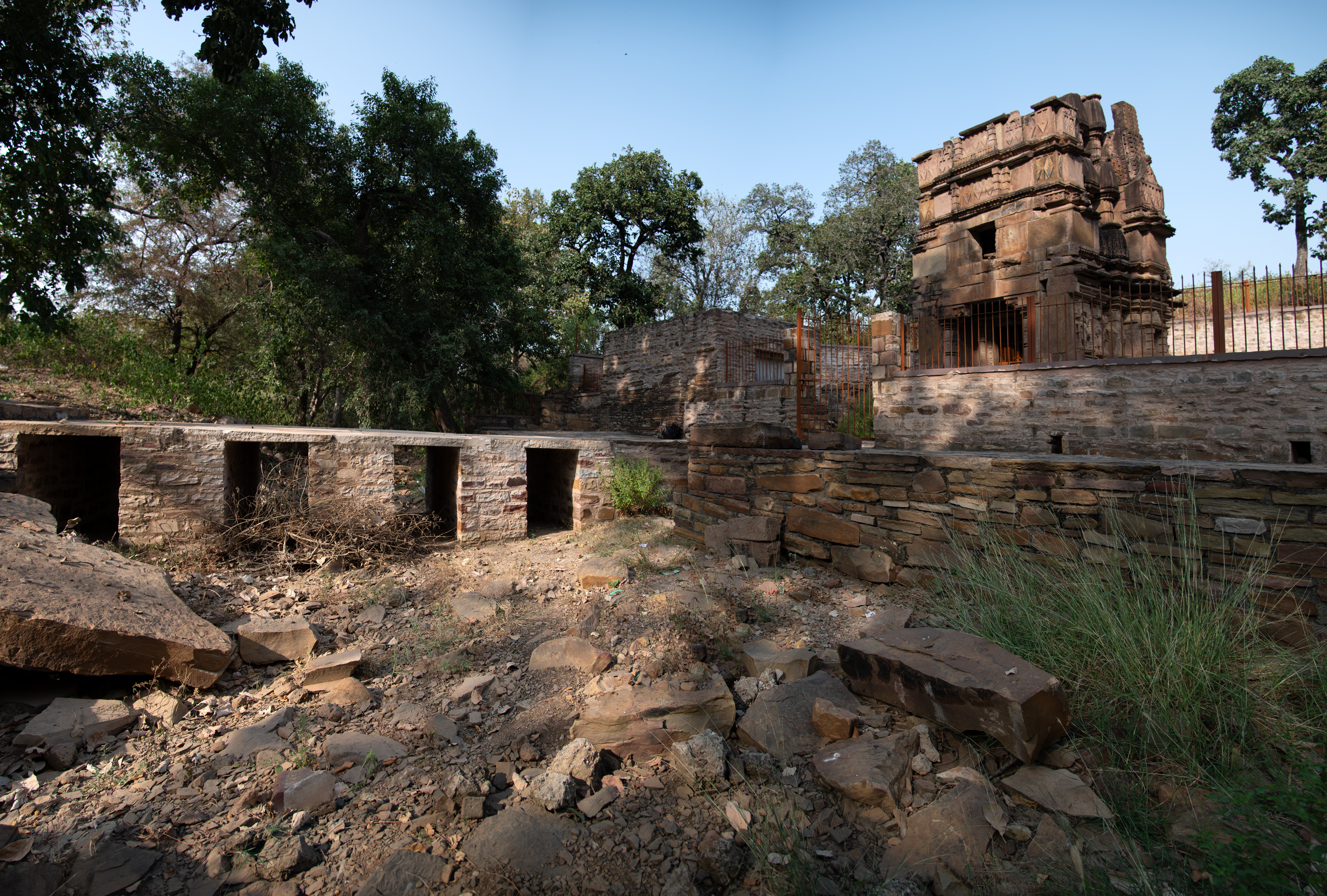 The present bridge and pathway leading to the Kaner-ki-Putli Temple was reconstructed by the Jaipur Circle, Archaeological Survey of India (ASI). The bed of the fountain stream is visible below the bridge.