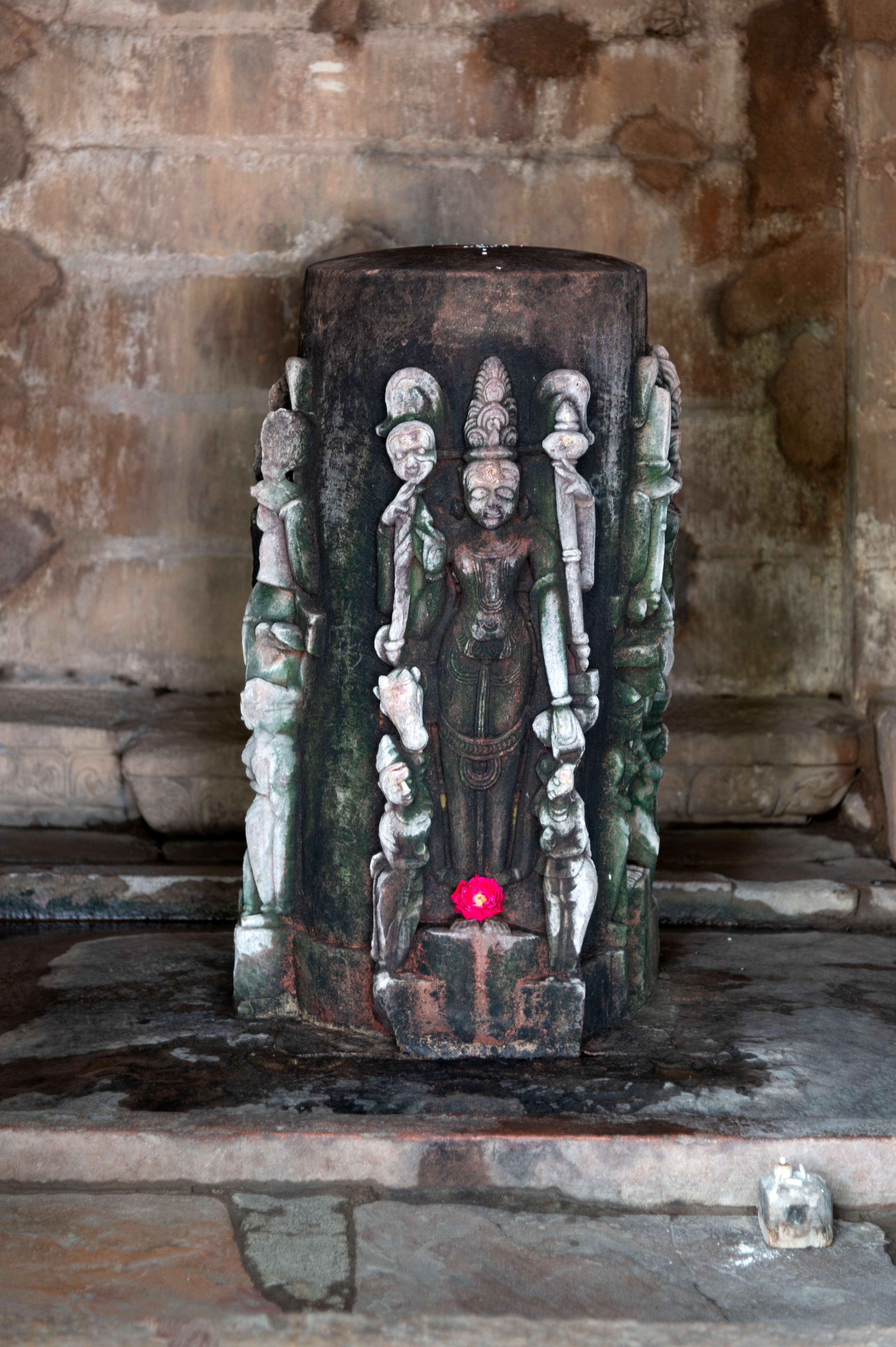 The garbhagriha (sanctum sanctorum) of Shiva Temple 1 is a square dark chamber that houses a Shiva linga (an aniconic representation of Shiva), with four sides showing four standing deities. All four sides display the deities standing and holding their respective attributes.