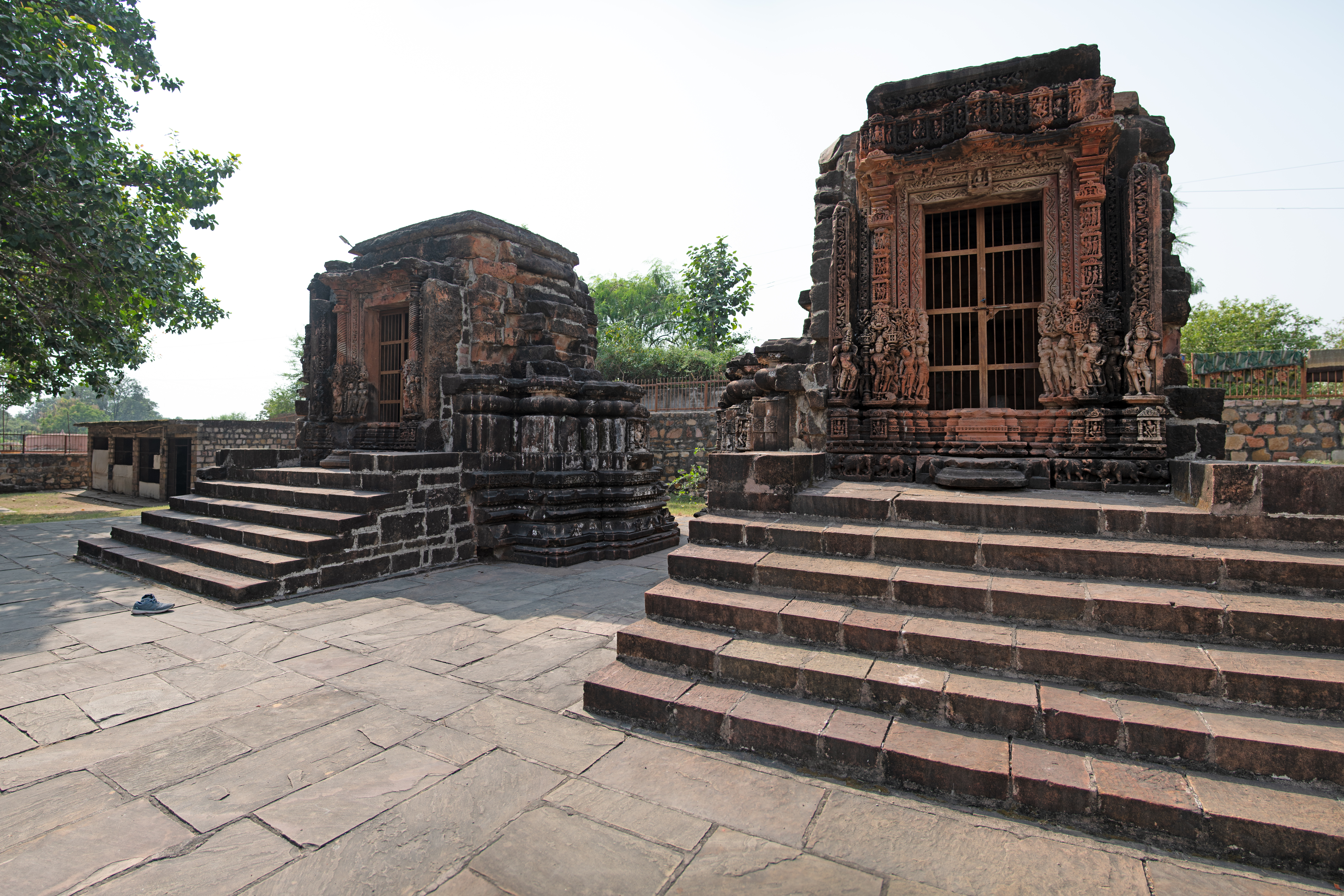 The Chandrabhaga temple complex has two temples, a Vishnu Temple (left) and a Shiva Temple (right), situated on their respective platforms behind the Sitaleshwar Temple. A set of steps leads to the garbhagriha (sanctum sanctorum) of both temples.