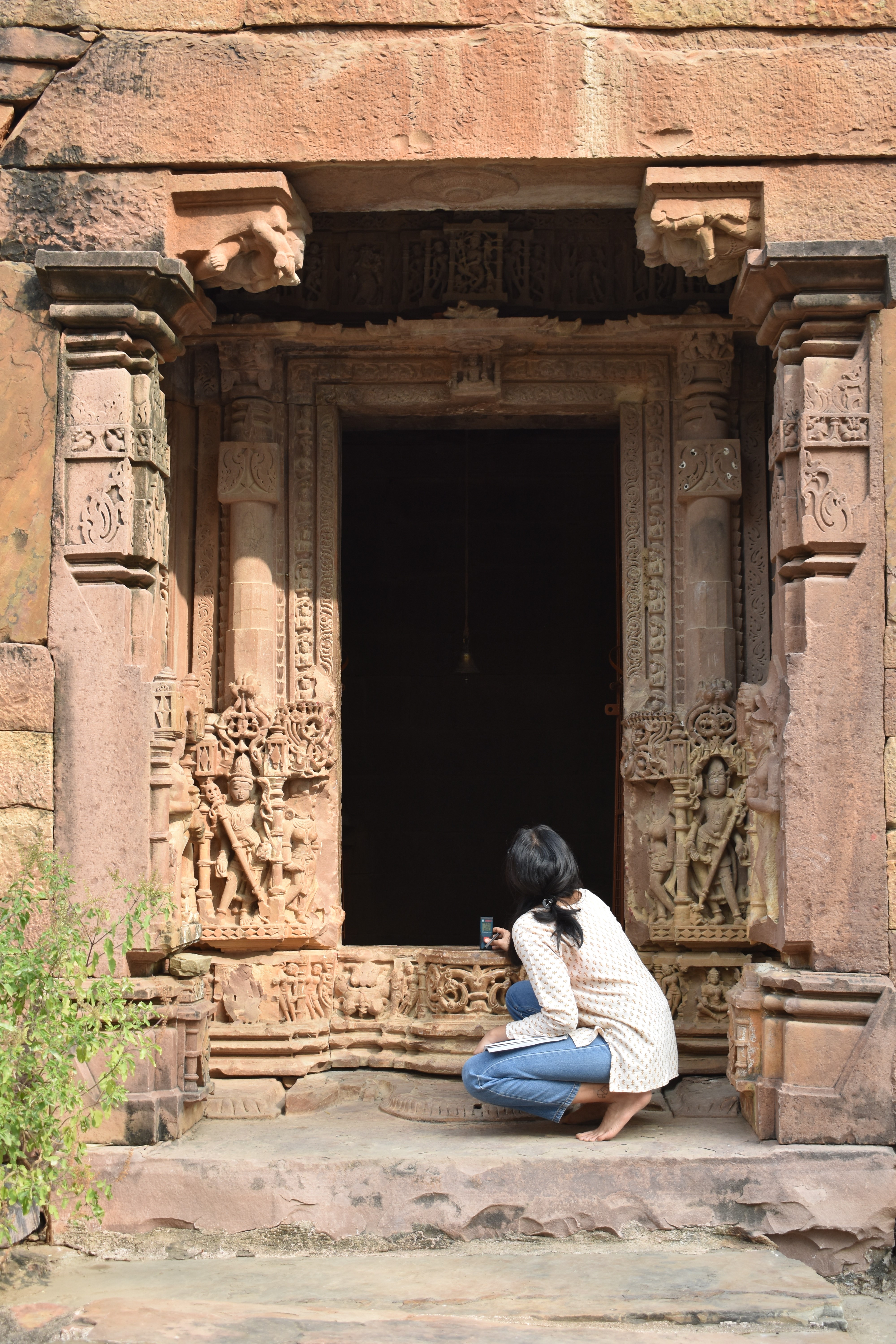 Architect Mrunal Nidadavolu measures the entrance height of Kaner-ki-Putli Temple, located in the Bhilwara district of Rajasthan. Image courtesy: Vrinda Dhiman.