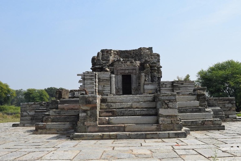 Image 1: A view from the west-facing elevation of Arthuna's Chaunsath Yogini Temple. The temple's plinth and the partially surviving mulaprasada are seen here. The temple's entire mandapa has collapsed.